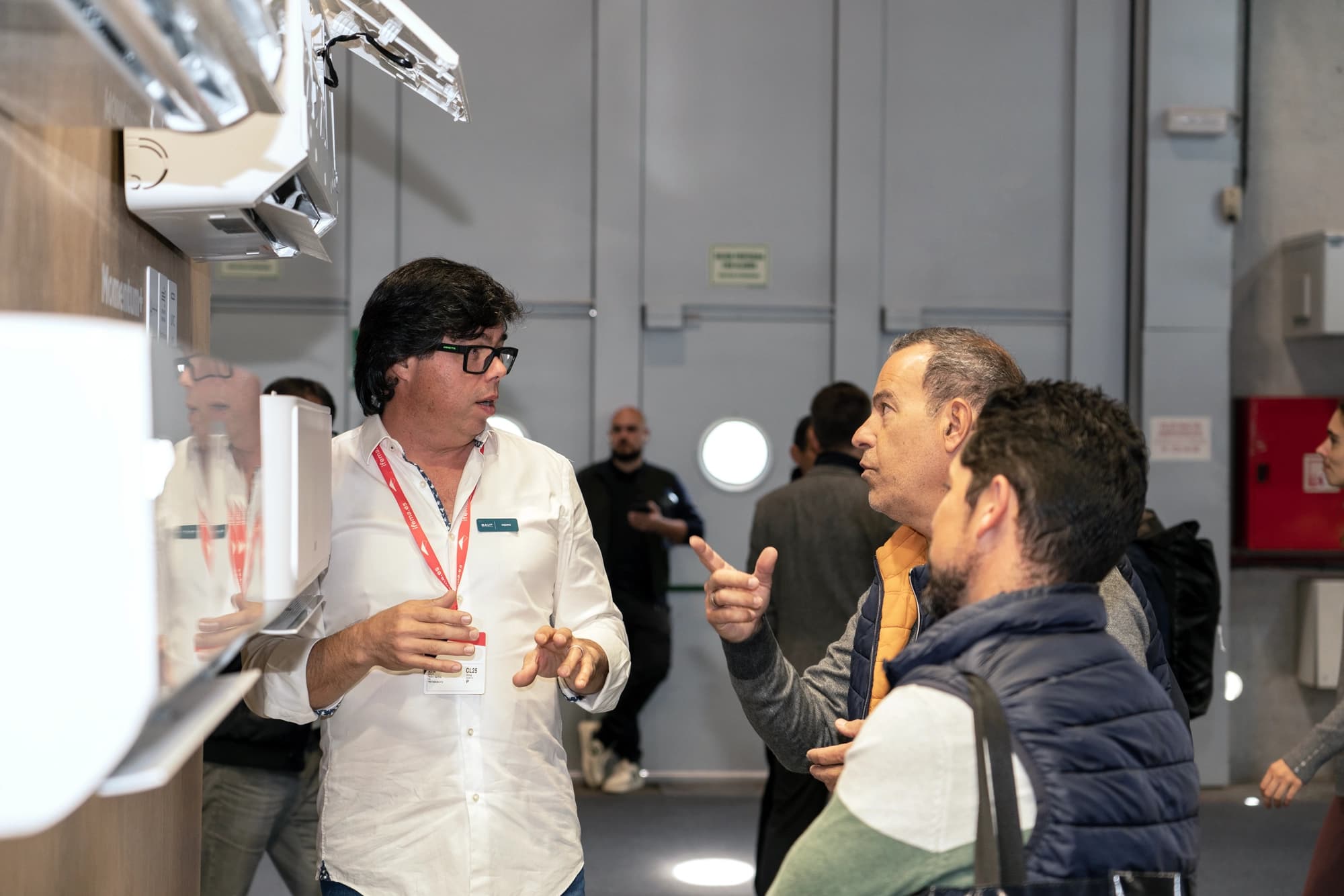 A BAUF specialist explaining the equipment to visiting installers at an exhibition stand